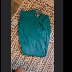 Med Couture Jogger Scrubs size small NWT